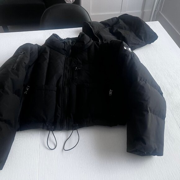 VHNY HEAVYWEIGHT BLACK PUFFER CROP COAT WITH REMOVABLE HOOD SIZE MEDIUM - Picture 2 of 12